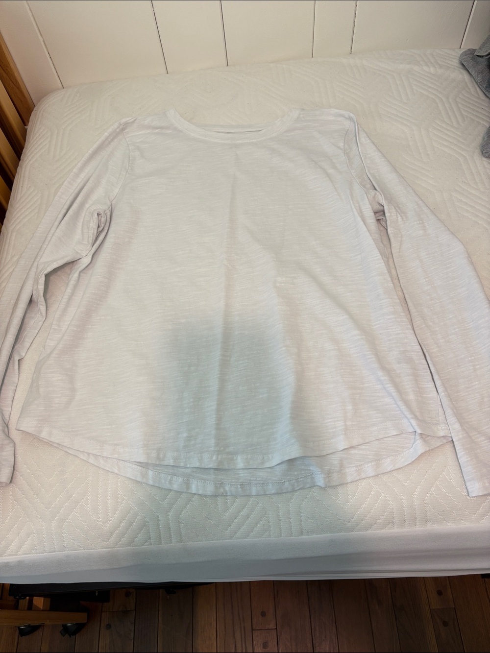 Sonoma Lightweight Long-Sleeve Crewneck in White